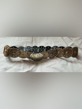 Wide disc gold,glitter,w/silver accent/fully adjustable/metal buckle